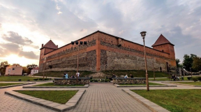 Угадайте, в каком городе Беларуси находится этот замок?