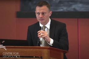 Слюнькин: «Беларусы сейчас держатся за свою шлюпку, но и ждут, пока буря утихнет»